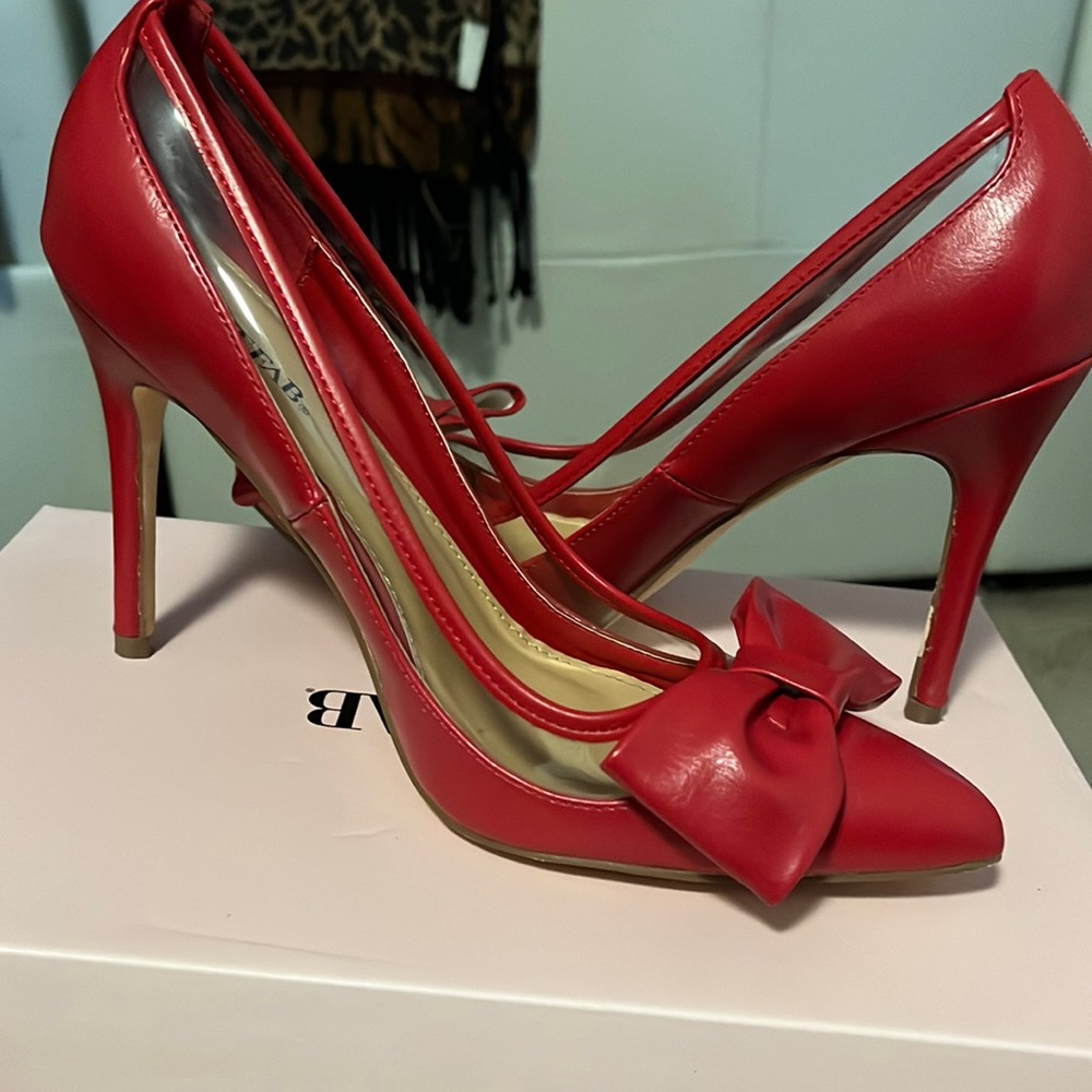 Red shoe 8.5